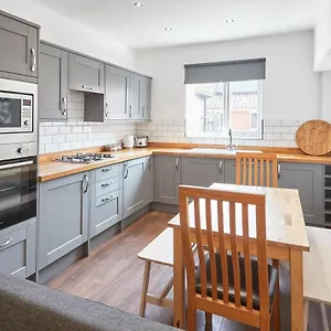 Host & - Elysium House Whitby