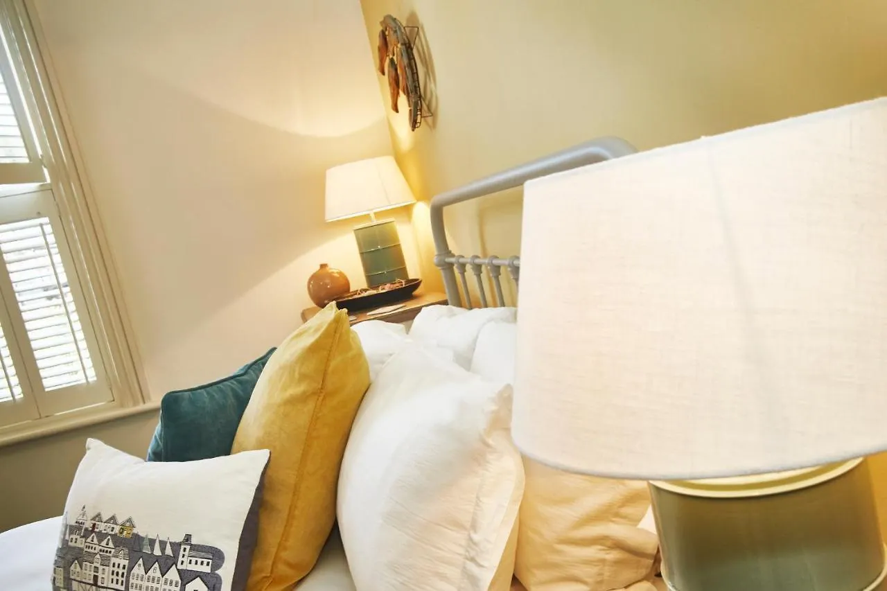 Dillons Of Whitby Bed & Breakfast